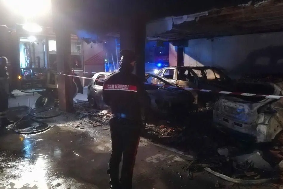 Le auto incendiate a Sestu
