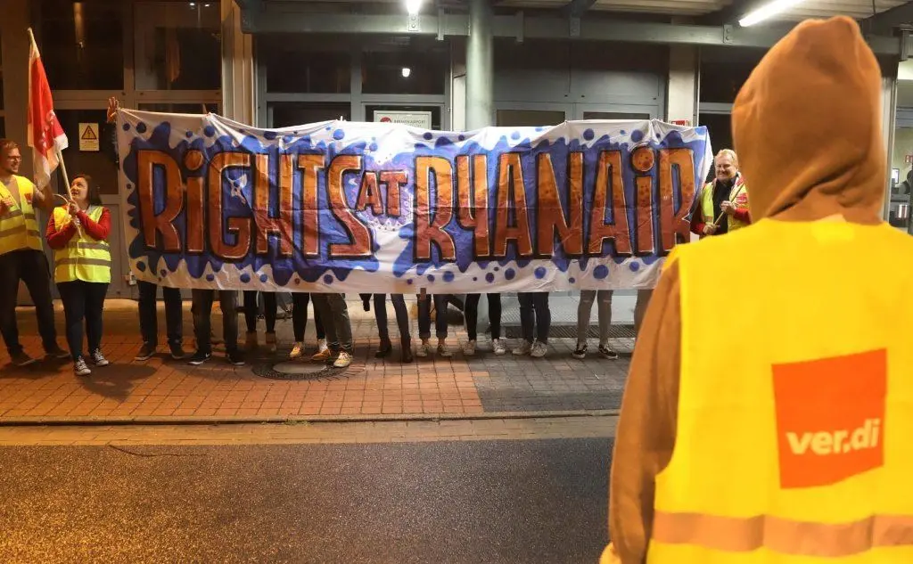 Manifestanti Ryanair a Brema (foto Ansa)