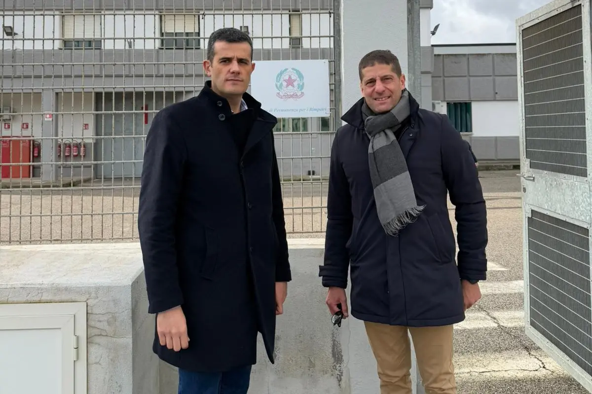 Francesco Mura e Toto Listo all'ingresso del Cpr