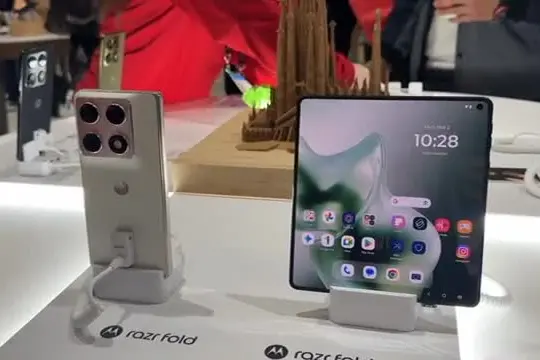 MWC, Motorola: un nuovo pieghevole e la partnership con la FIFA