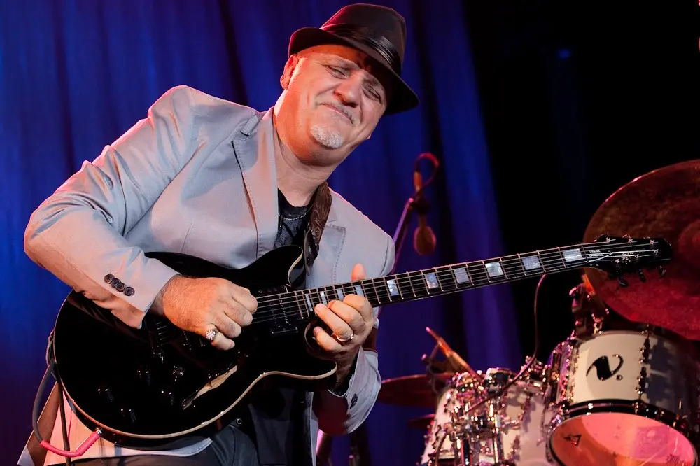 Il chitarrista Frank Gambale (foto ufficio stampa)