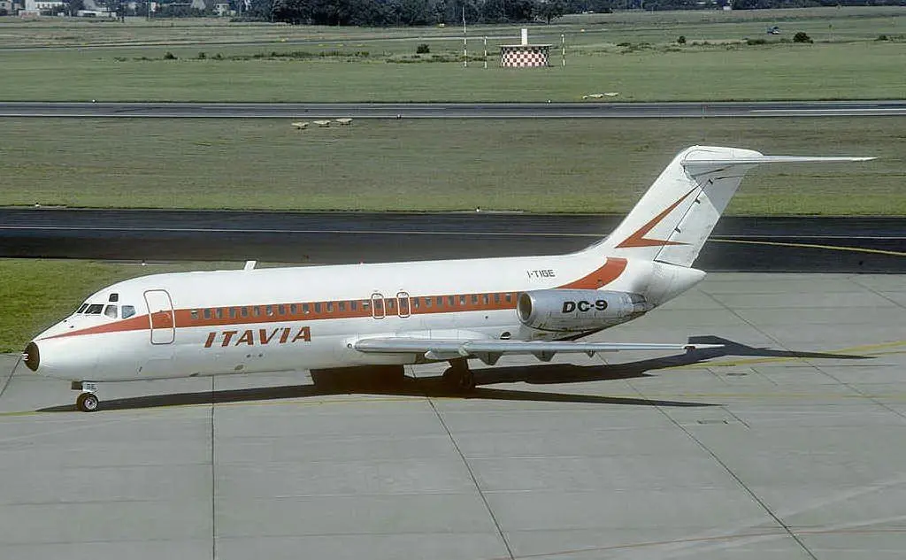 Un aereo Dc9 Douglas della compagnia Itavia identico a quello precipitato a Ustica (Archivio L'Unione Sarda)