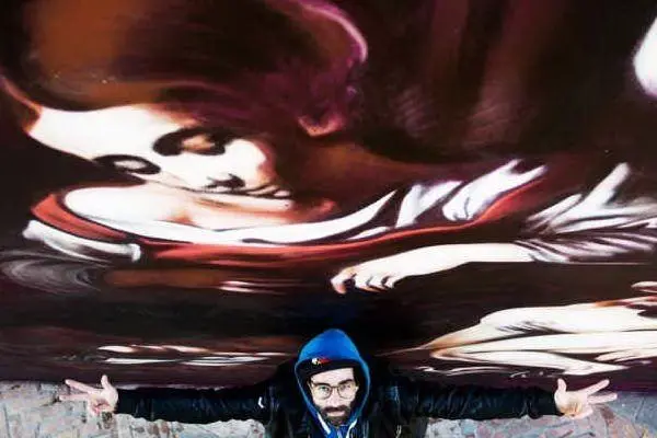 Il Caravaggio che "rivive" nei murales di Andrea Ravo Mattoni