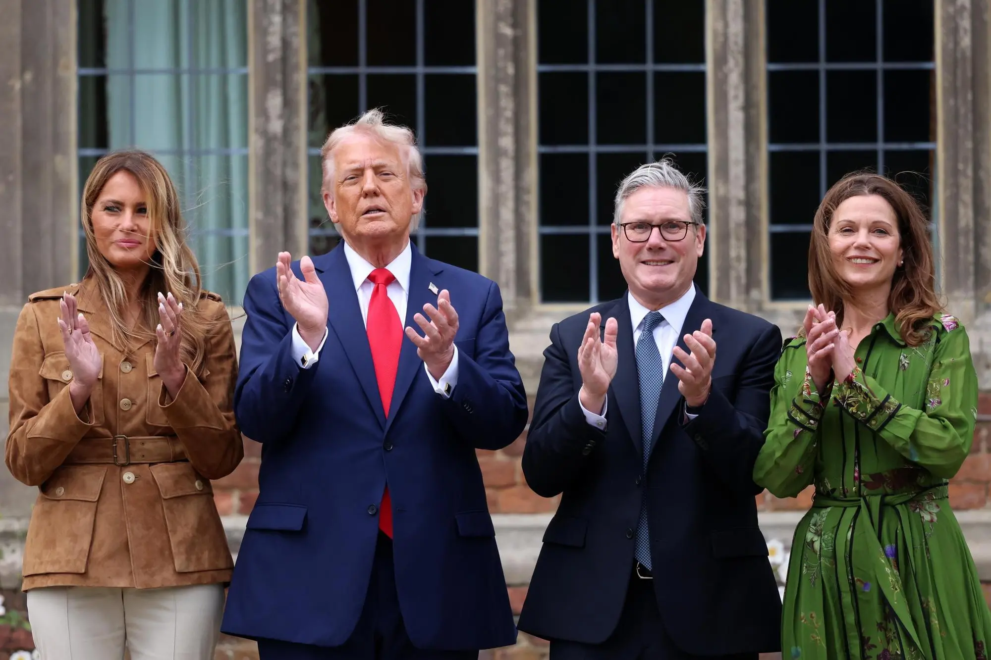 Donald Trump e Keir Starmer, con le mogli Melania e Victoria (Ansa-Epa)