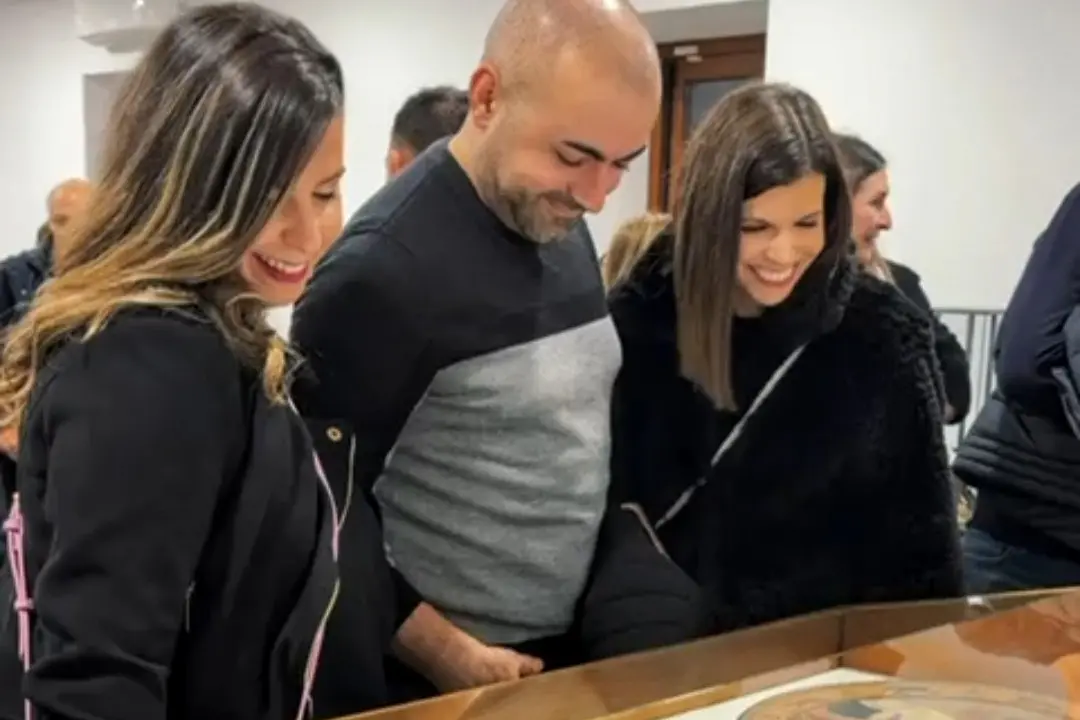 Dorgali, visitatori alla mostra sull'arte di Paolo Loddo