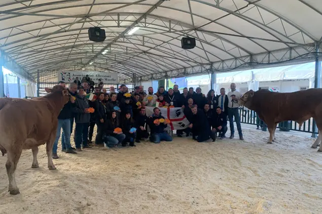 Foto di gruppo per gli allevatori sardi ad Agriumbria (foto concessa)