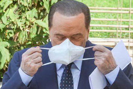Per Berlusconi compleanno in quarantena: oggi l'esito del nuovo tampone