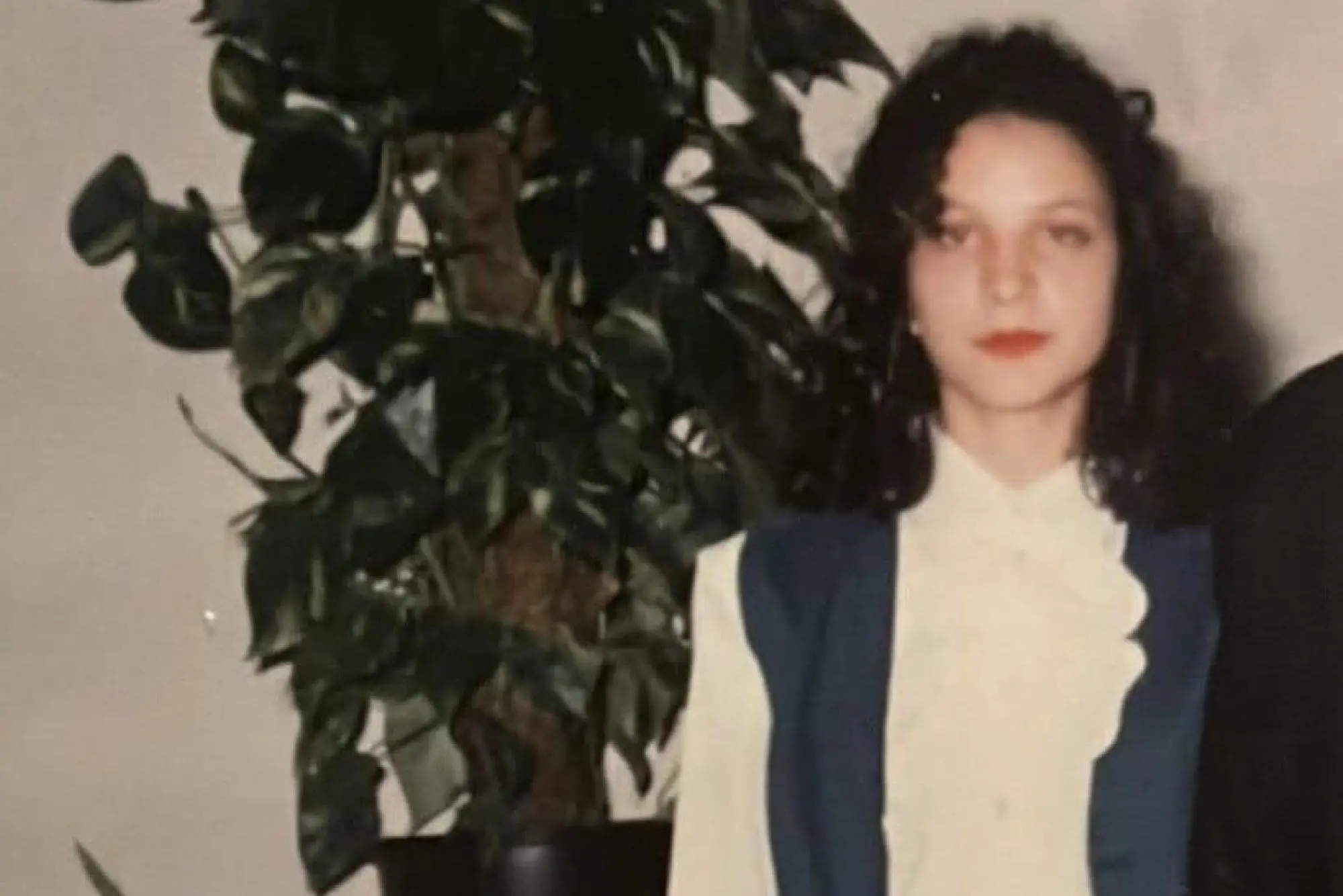 La 16enne Manuela Murgia, trovata morta il 5 febbraio del 1995 nella gola di Tuvixeddu, a Cagliari. Un caso archiviato all'epoca come suicidio, ma la famiglia non ci ha mai creduto: per loro Manuela e' stata uccisa. La Procura di Cagliari ha riaperto l'inchiesta dopo 30 anni, con l'ipotesi di omicidio volontario. ANSA/FOTO CONCESSE DALLA FAMIGLIA