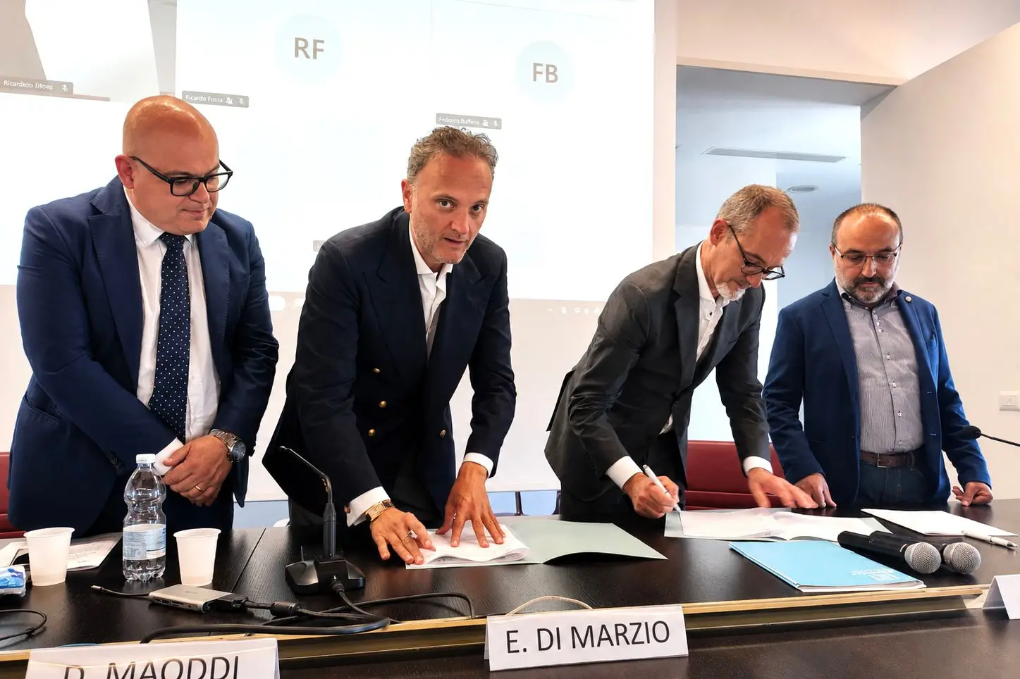 La firma del protocollo d'intesa (foto ufficio stampa)