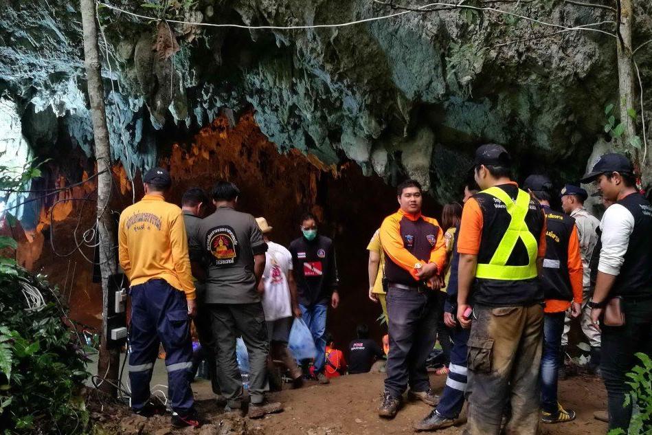 Thailandia, squadra di calcio giovanile intrappolata in una grotta