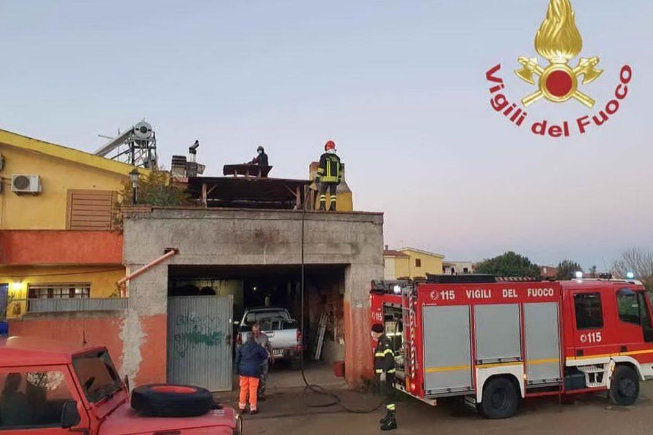Incendio in casa a Dolianova, ferito un uomo di 70 anni
