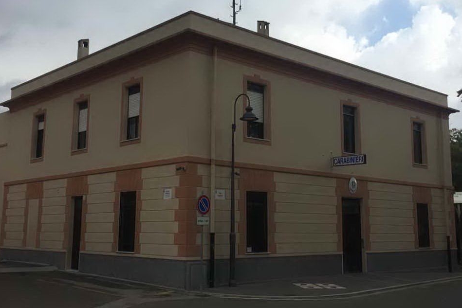 La stazione dei carabinieri di Teulada (foto Forze dell'ordine)
