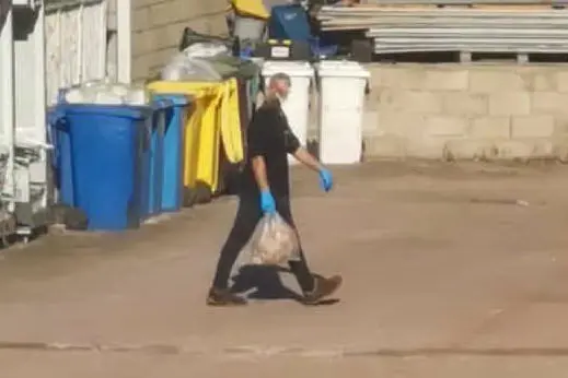L'uomo immortalato durante l'attività di osservazione (foto carabinieri)