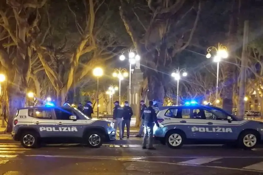 Polizia in piazza del Carmine