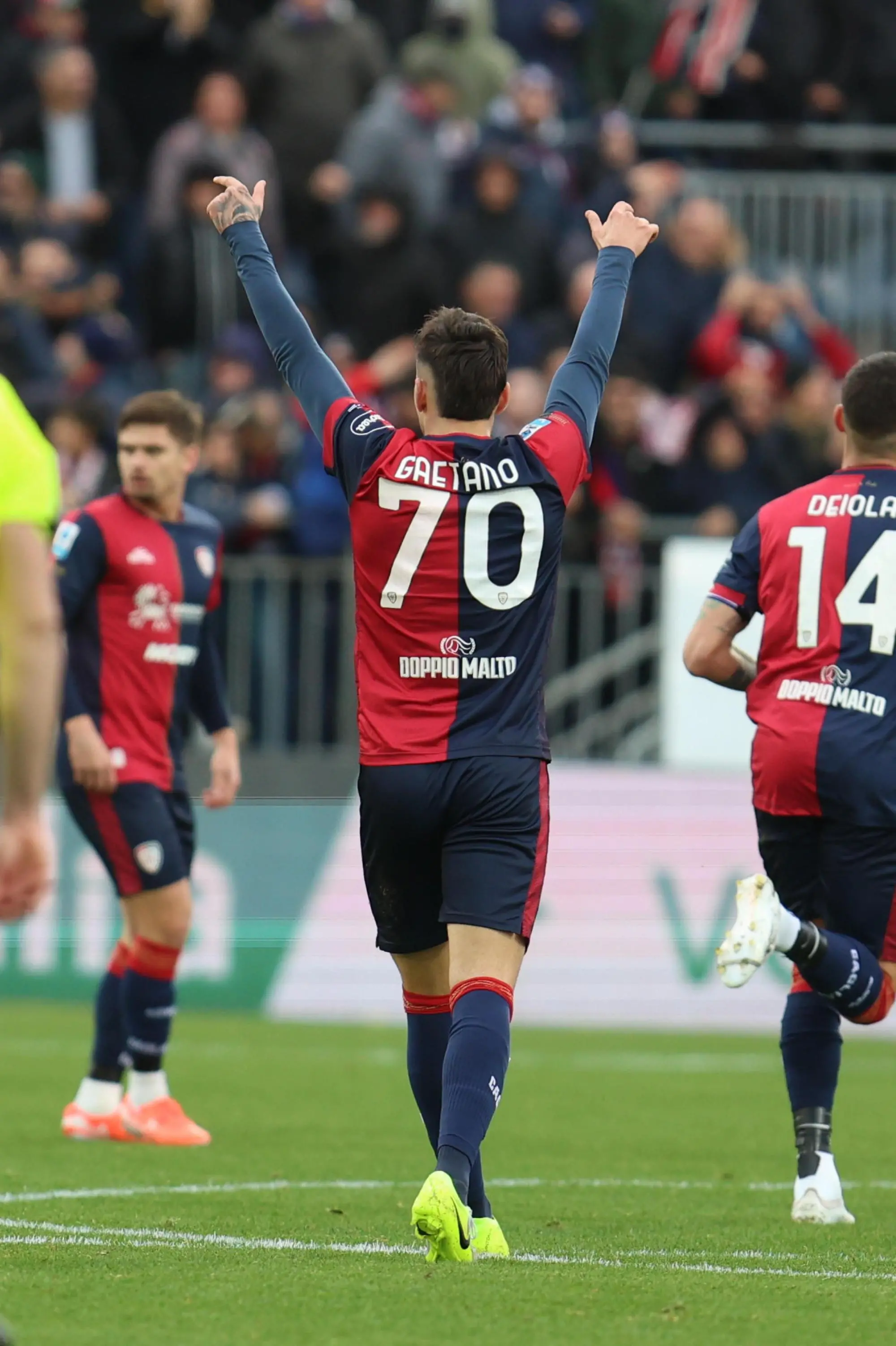 Cagliari's Gianluca Gaetano jubilates after scoring the goal (1-1) during the Italian Serie A soccer match Cagliari calcio vs US Lecce the Unipol domus in Cagliari, Italy, 19 january 2025 ANSA/FABIO MURRU