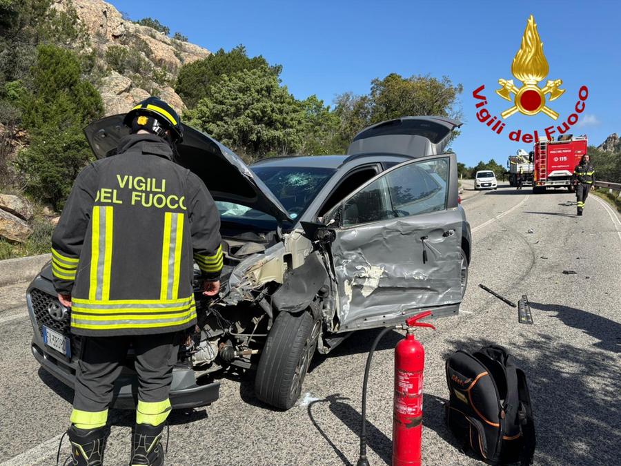 Frontale auto-camion alle porte di San Pantaleo: due feriti in ospedale