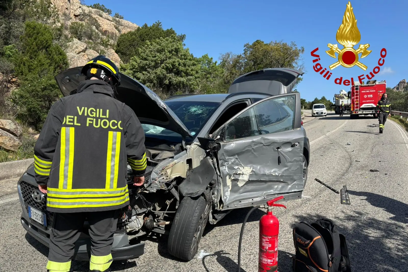 L'incidente alle porte di San Pantaleo (foto vigili del fuoco)