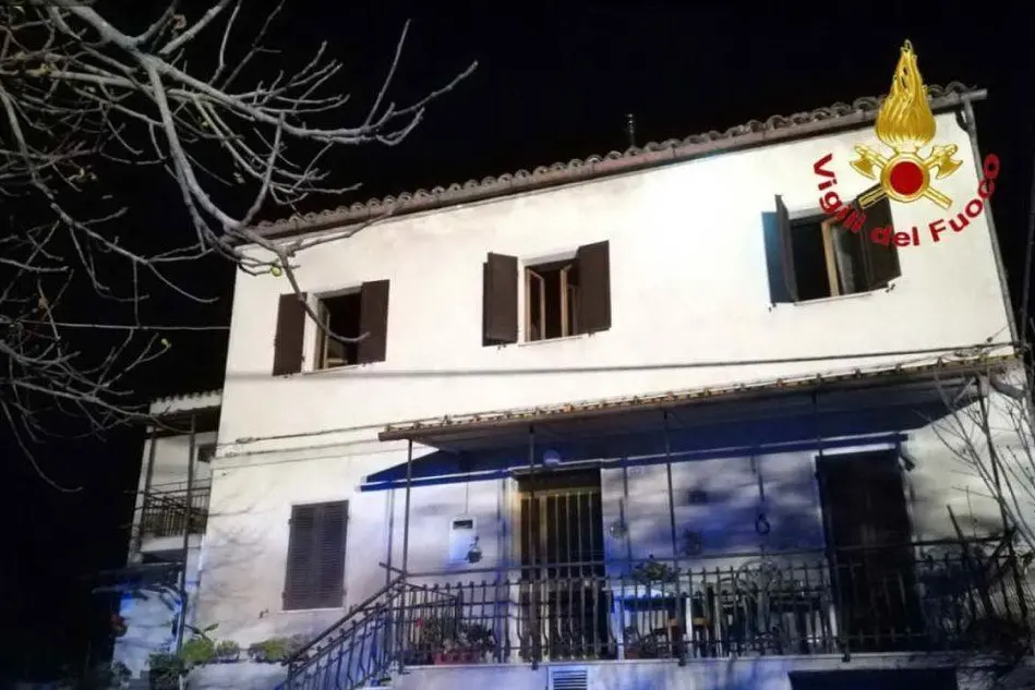 Incendio in un appartamento a Sarnano (foto Vigili del Fuoco)