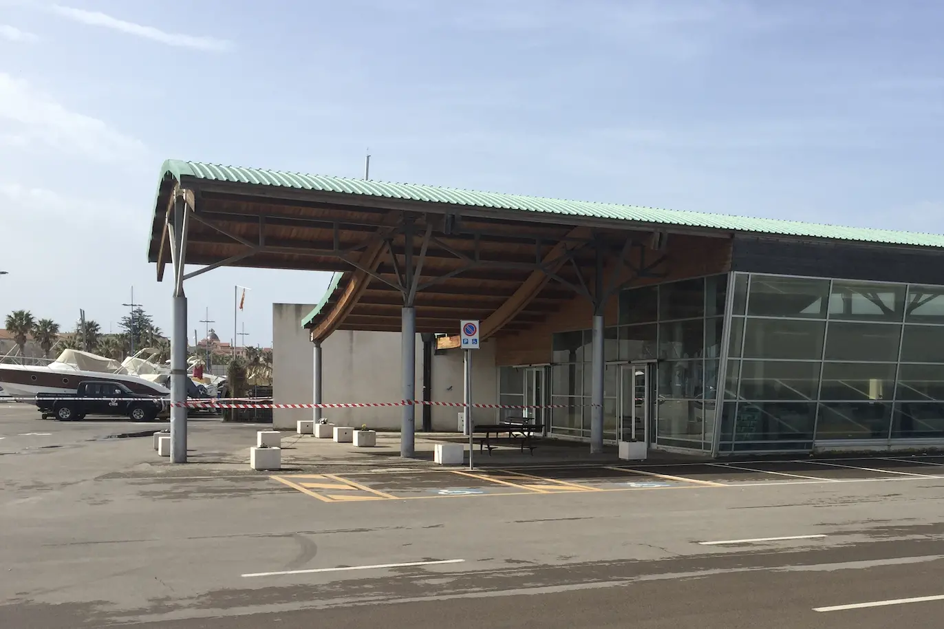 Mercato del primo pescato nel porto di Alghero