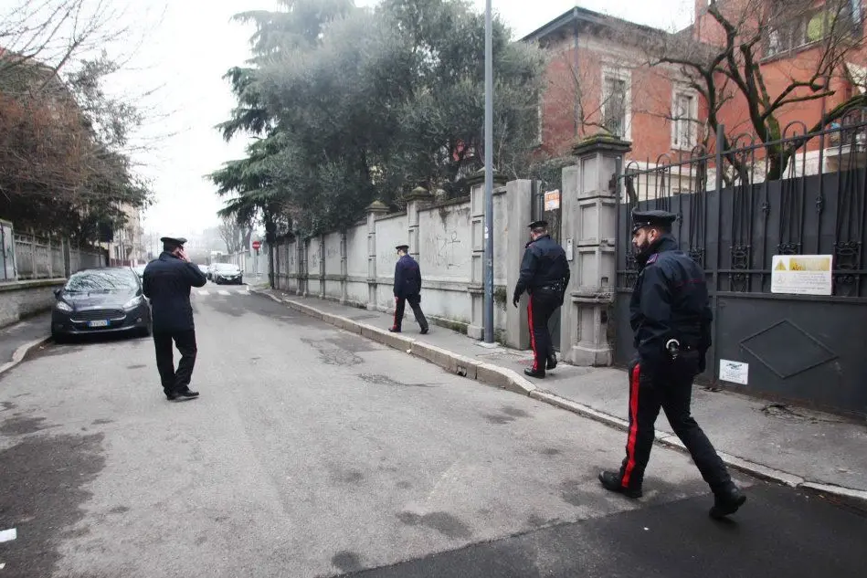 Le forze dell'ordine in via Bellerio