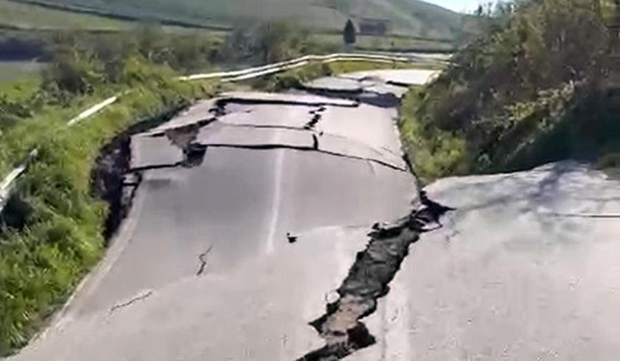 La costa adriatica spezzata in due dalla frana