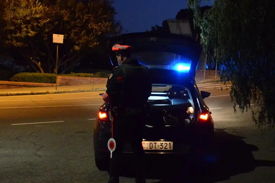 Pattuglia a un posto di blocco (foto carabinieri)