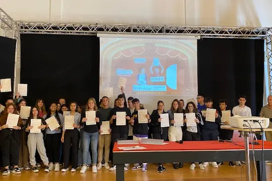 Gli studenti che hanno ottenuto la certificazione linguistica (foto Fiori)