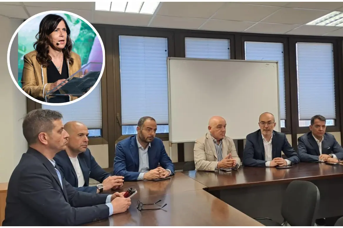 Le opposizioni, nel riquadro Alessandra Todde (foto L'Unione Sarda)