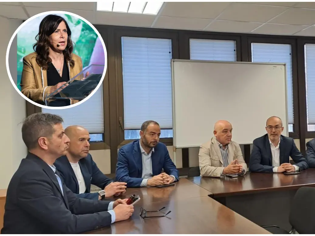 Le opposizioni, nel riquadro Alessandra Todde (foto L'Unione Sarda)