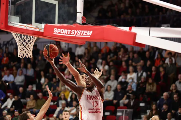 Gombauld a canestro (immagine dal sito nel Nancy basket)