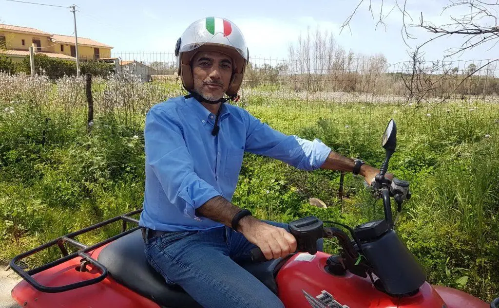Emanuele Dessì pronto per l'escursione in quad