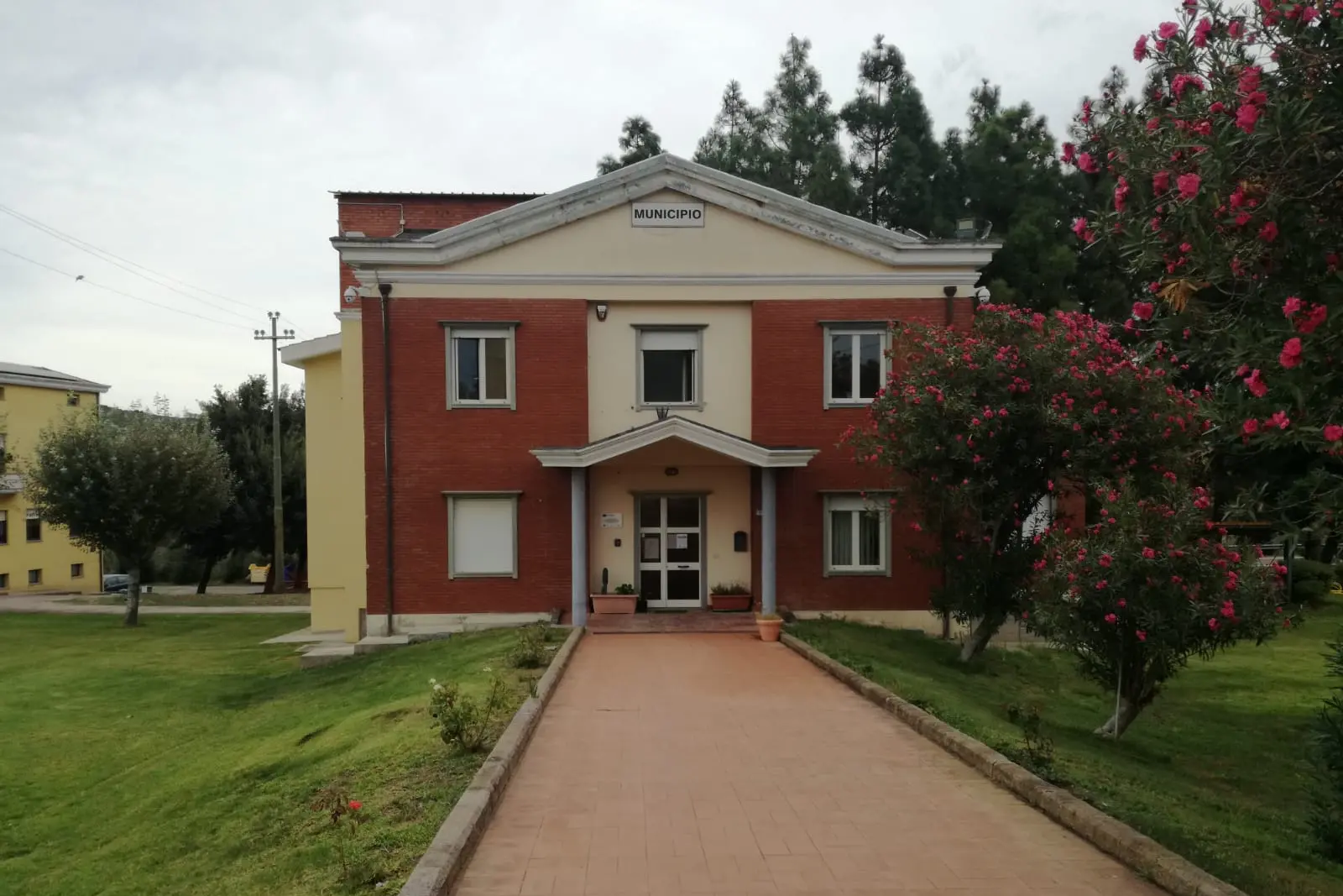 Il municipio di Siris (foto di Giacomo Pala)