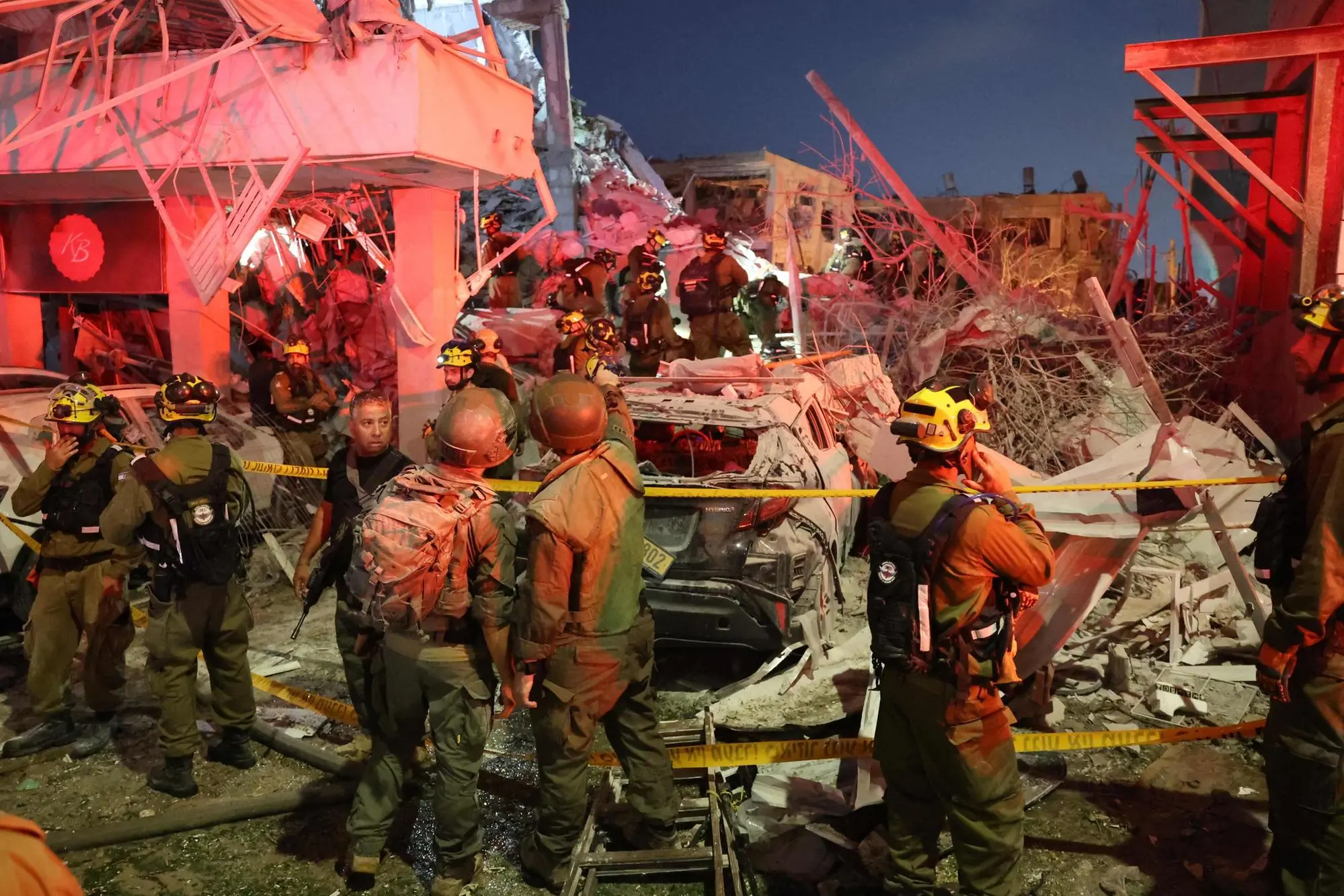 Responders work amid building rubble following a strike by an Iranian missile in the Israeli city of Bat Yam, south of Tel Aviv, early on June 15, 2025. Air raid sirens and booms rang out in Jerusalem and Tel Aviv early on June 15, AFP journalists said, as Israel and Iran exchanged fire for a third day. (Photo by Jack GUEZ / AFP)