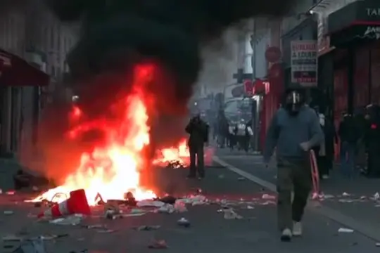 Caro vita, la Francia conta i danni: 2.400 arresti