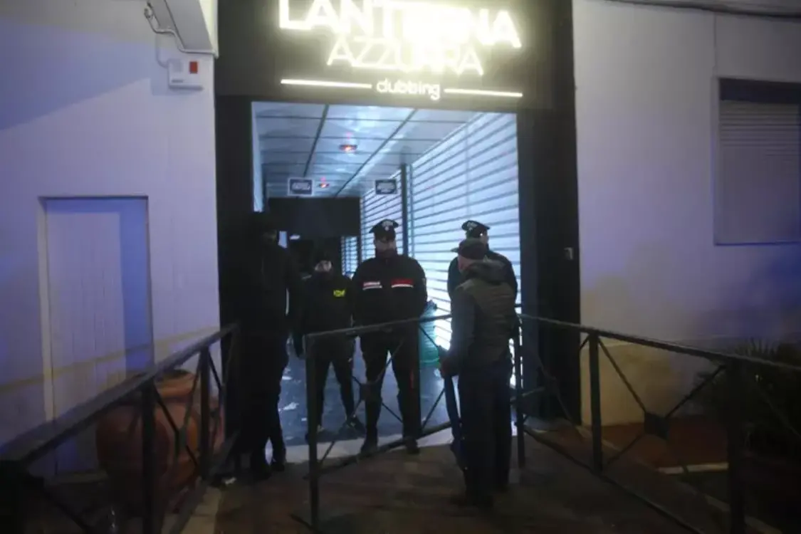Il luogo della strage di Corinaldo (Ansa)