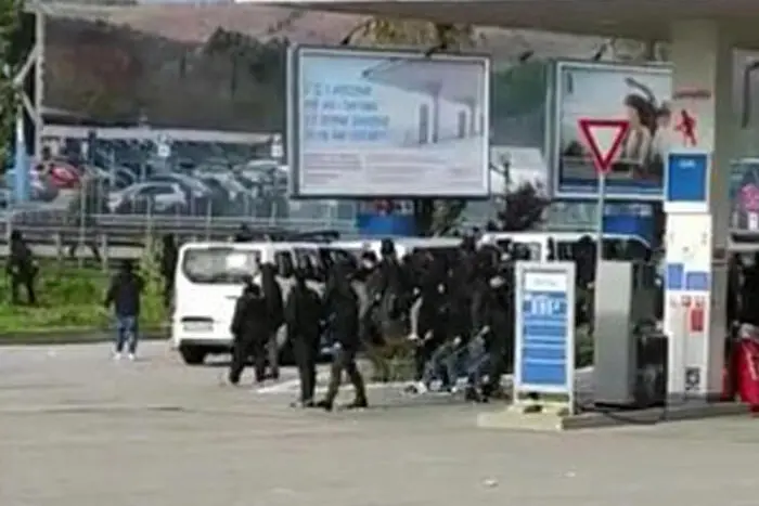 La guerriglia (Ansa - Tgr Rai Toscana)