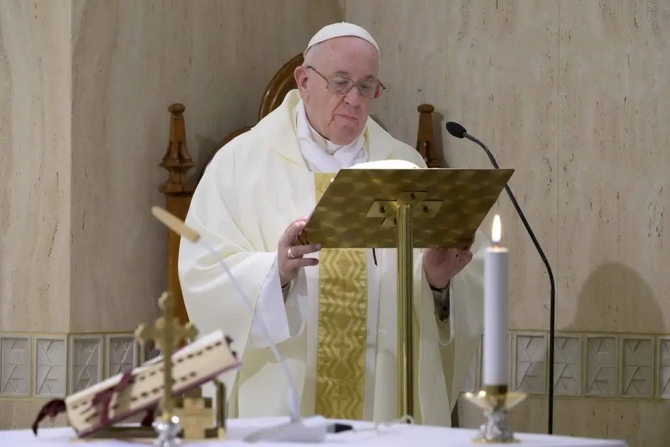Papa Francesco in Santa Marta (Ansa)