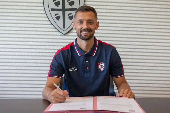 Mateusz Wieteska, 26 anni, è un nuovo giocatore del Cagliari (foto Cagliari Calcio)