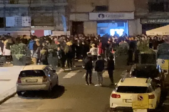 Folla nel centro di Cagliari (foto inviata dal lettore)