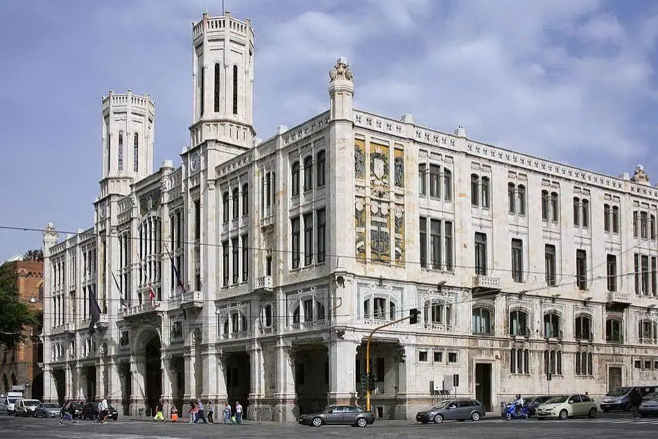 Il municipio di Cagliari (Wikipedia)