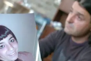 Gianni Pillitu sullo sfondo della figlia Jessica