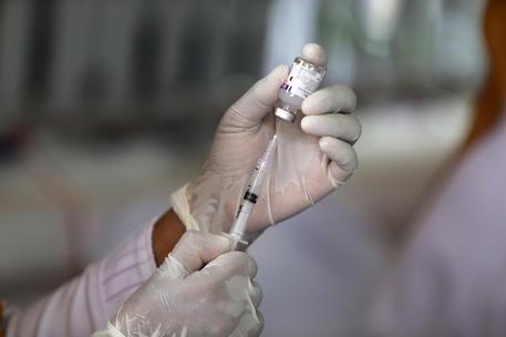 Covid, protezione al 16% per i vaccini somministrati in gennaio