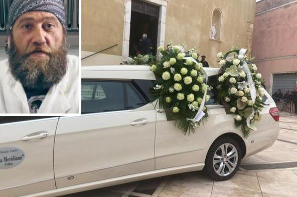 Omicidio Madeddu, a Teulada i funerali dello chef ucciso per gelosia