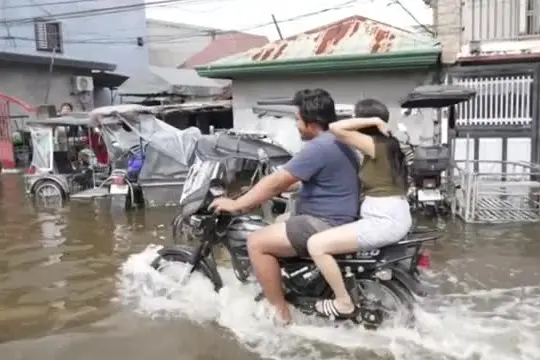 Filippine, strade sommerse a Pampanga: "Non resta più nulla"