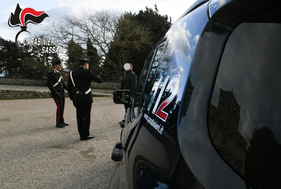 Borutta, perde il portafoglio e si rivolge ai carabinieri: i militari lo localizzano grazie al gps