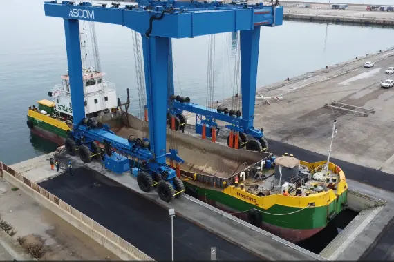 Il Travel lift a Porto Torres (foto concessa)