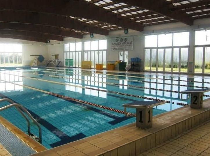 Riapre la piscina comunale,  ma la pista di atletica è un cantiere