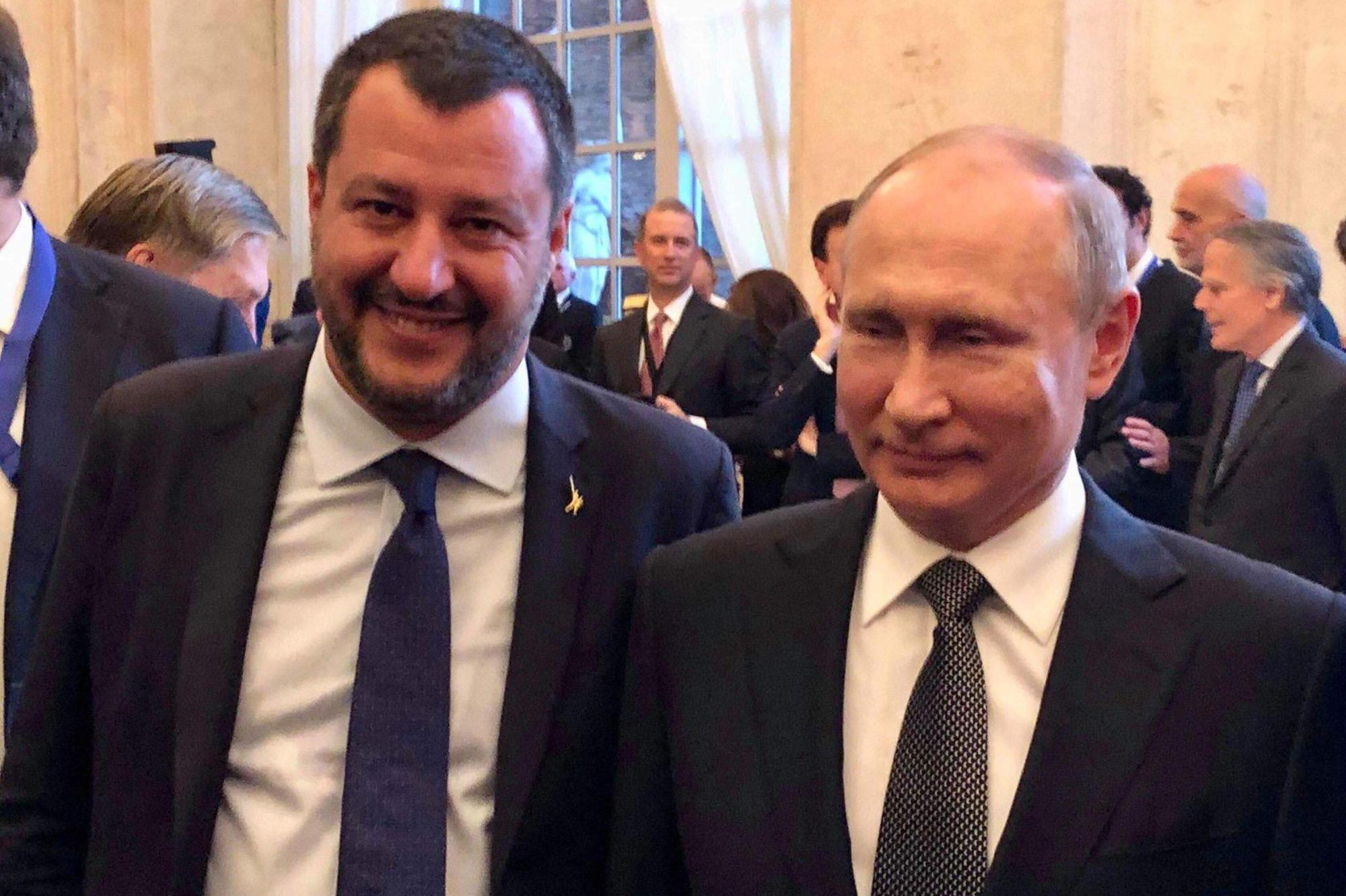 Salvini con Vladimir Putin ai tempi del governo Conte (Ansa)
