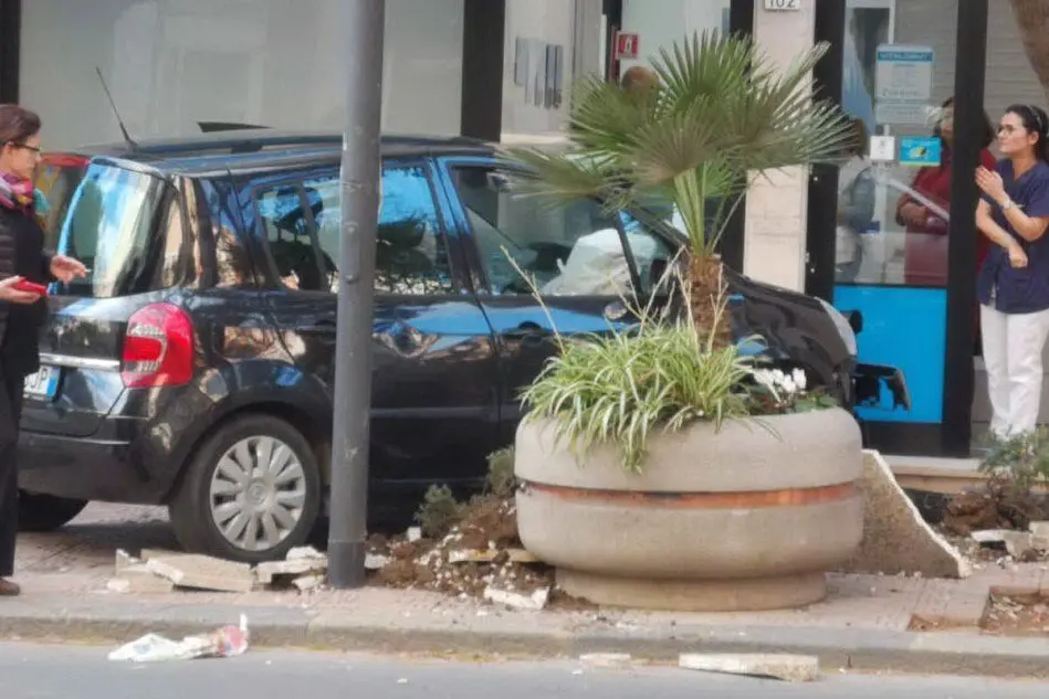 L'incidente (foto L'Unione Sarda)