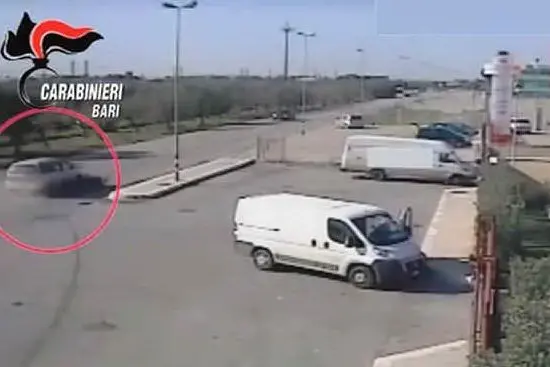 Un'immagine del video dei carabinieri